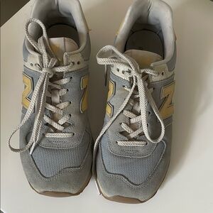 New Balance Light Blue and Yellow Size 8